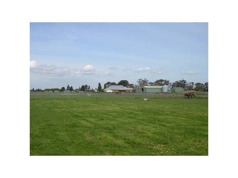 65 Five Mile Road, Pakenham South VIC 3810