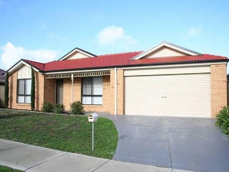 Sapphire Crescent, Pakenham VIC 3810