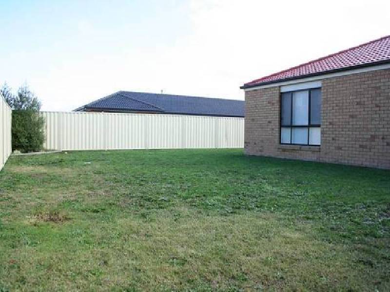 Sapphire Crescent, Pakenham VIC 3810