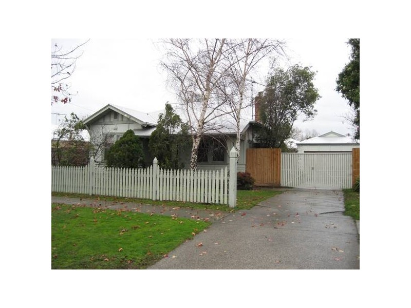 Roger Street, Pakenham VIC 3810