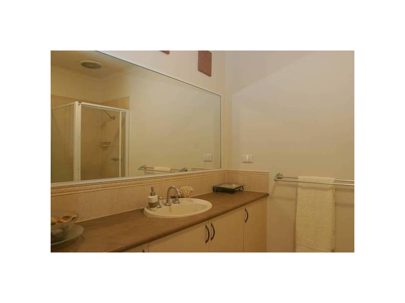 Eddie Barron Terrace, Pakenham VIC 3810