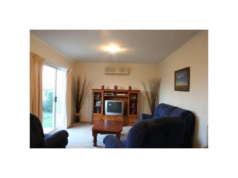 Eddie Barron Terrace, Pakenham VIC 3810