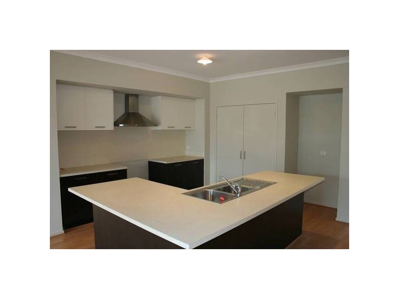 32 Macquarie Circuit, Pakenham VIC 3810