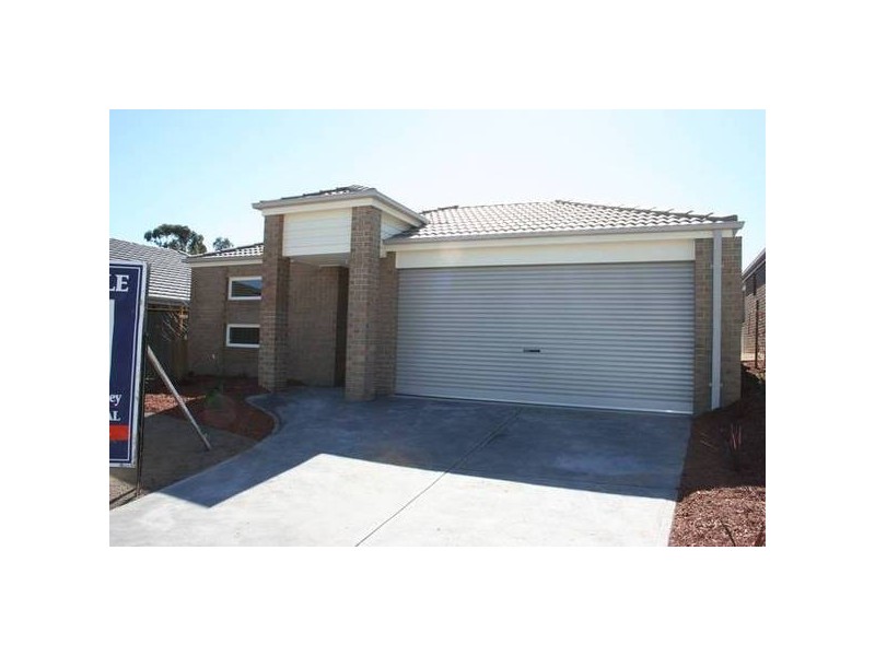 Lucerne Crescent, Pakenham VIC 3810