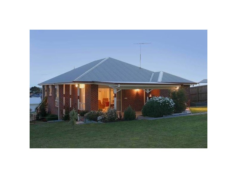 Overland Rise, Pakenham VIC 3810