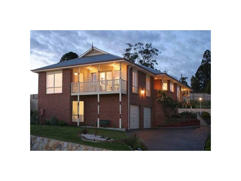 Overland Rise, Pakenham VIC 3810