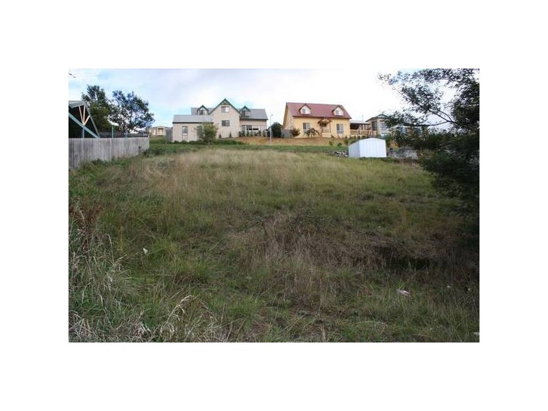 17 Fleming Terrace, Pakenham VIC 3810