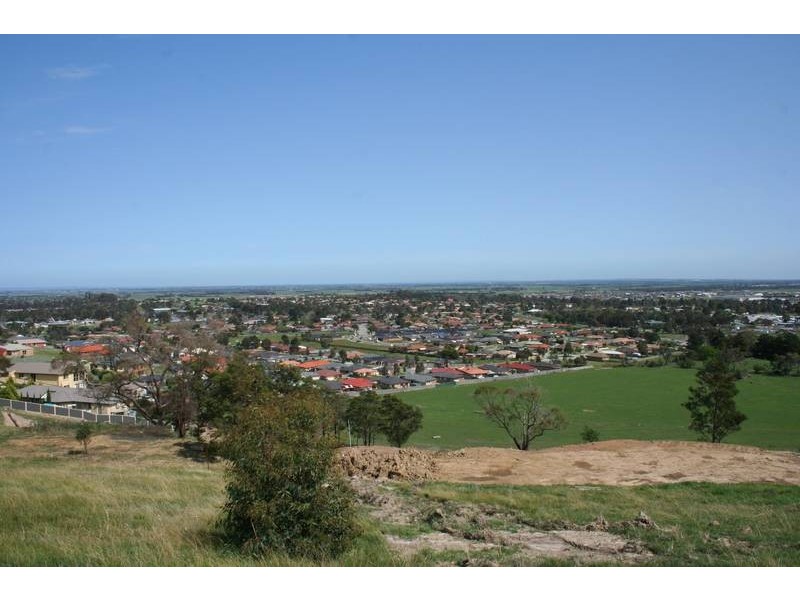 39 Highland Drive, Pakenham VIC 3810