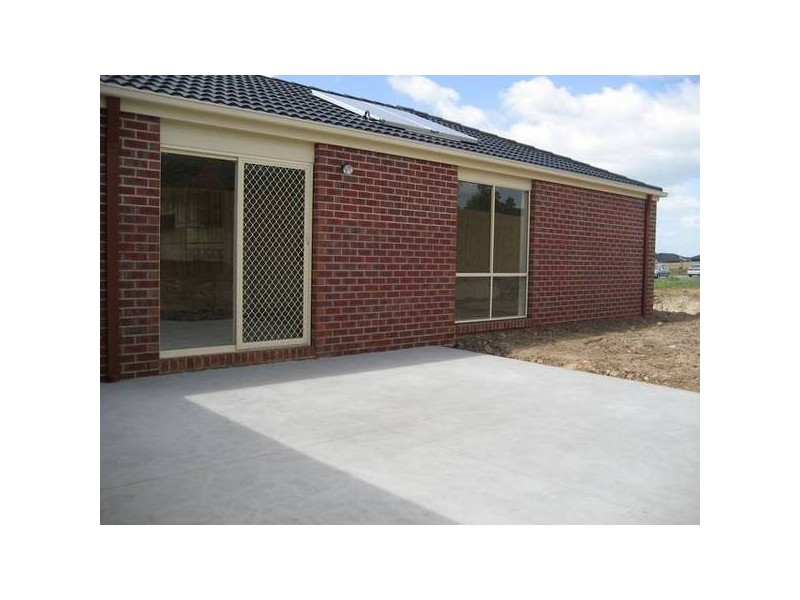 9 Torre Road, Pakenham VIC 3810