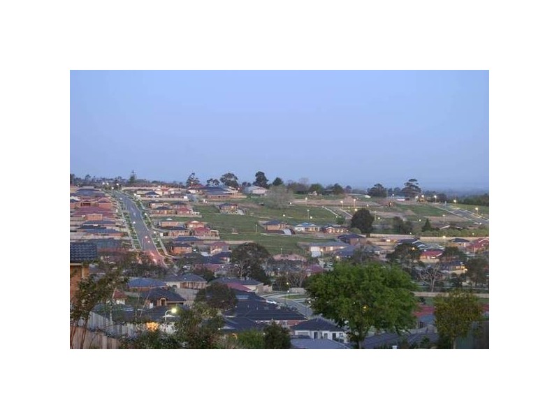 18 Breyleigh Drive, Pakenham VIC 3810