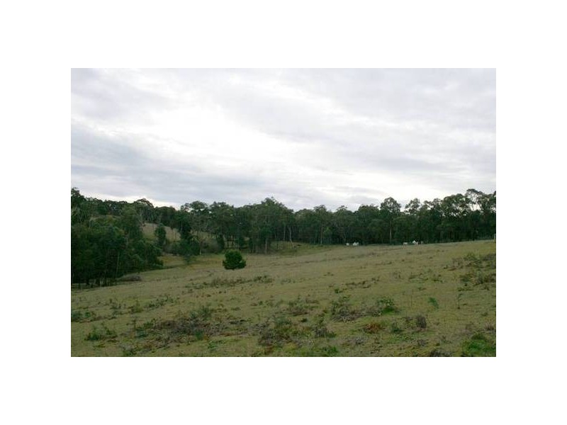 8 Downey Road, Beaconsfield Upper VIC 3808