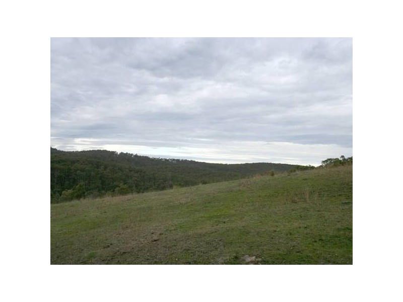 8 Downey Road, Beaconsfield Upper VIC 3808