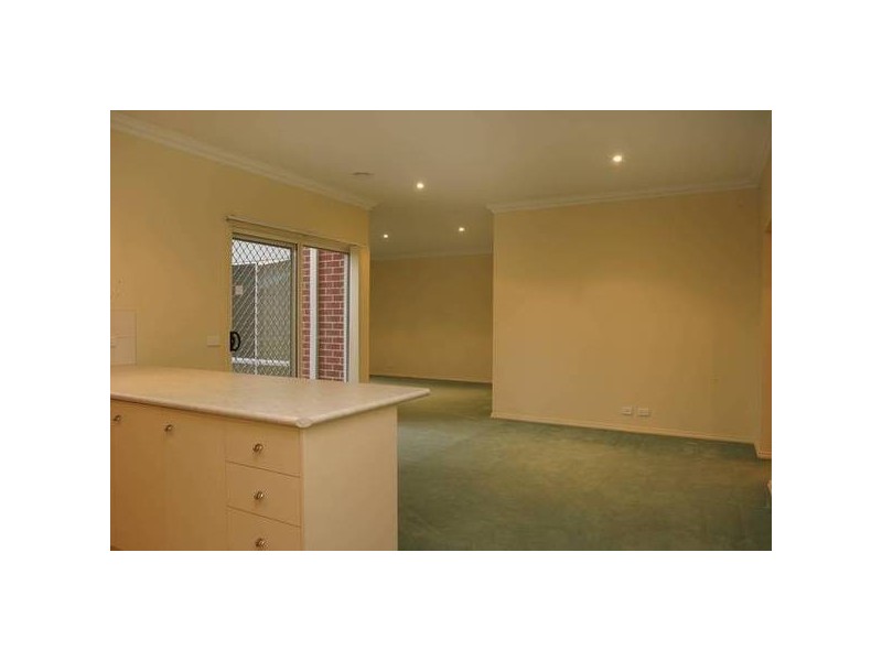 18 Bluehills Boulevard, Pakenham VIC 3810