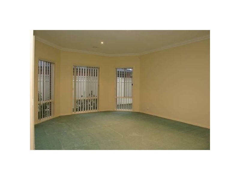 18 Bluehills Boulevard, Pakenham VIC 3810