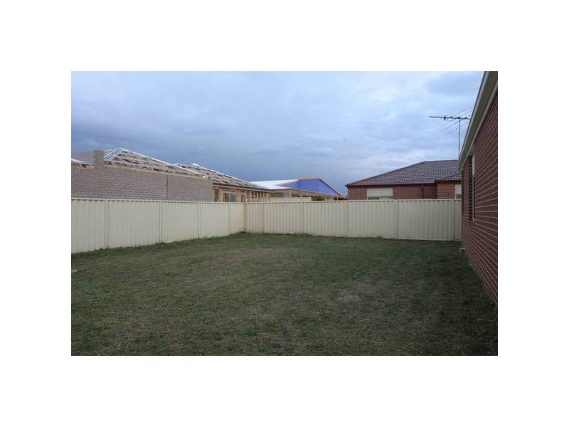 18 Bluehills Boulevard, Pakenham VIC 3810