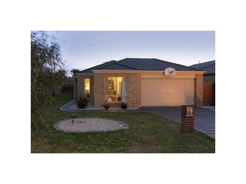 3 Flax Place, Pakenham VIC 3810