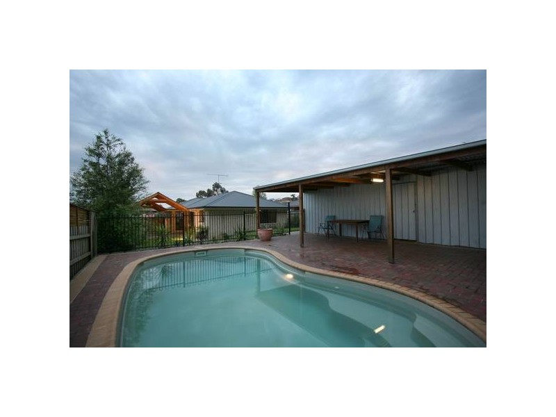 24 Donday Court, Pakenham VIC 3810