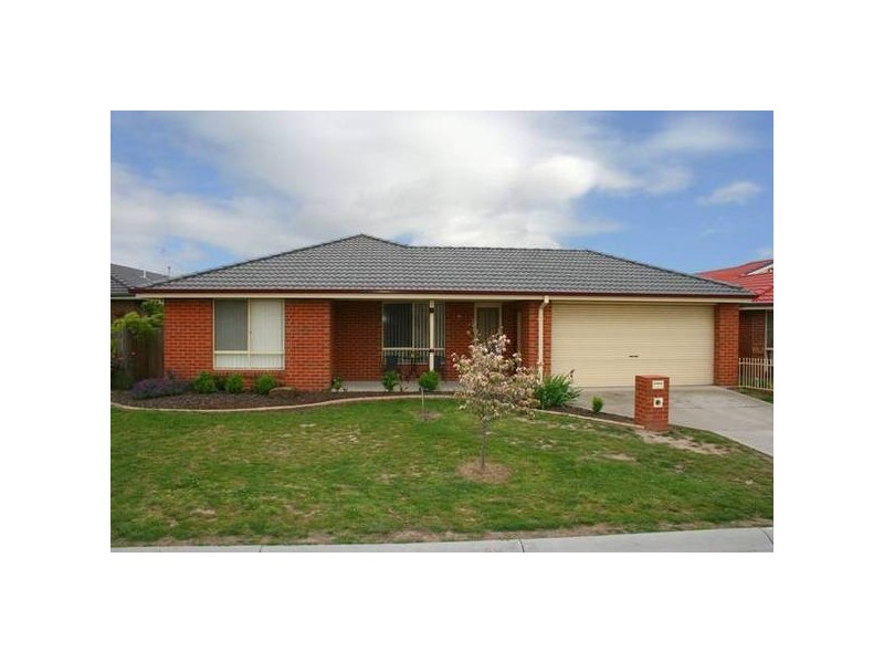 8 Blackmore Close, Pakenham VIC 3810