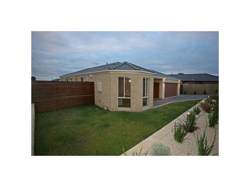 4 Harmony Court, Pakenham VIC 3810