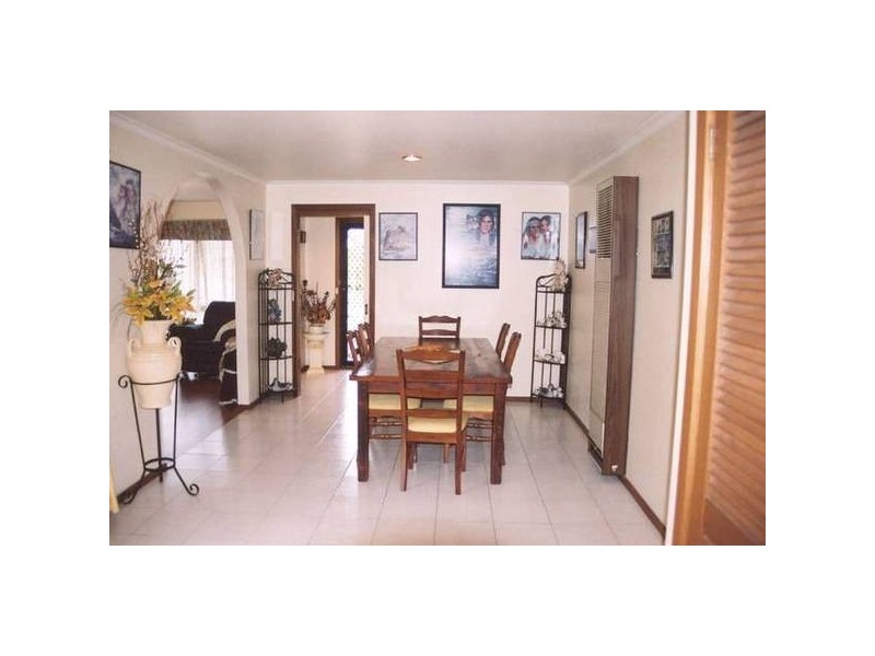 28 Bridle Place, Pakenham VIC 3810