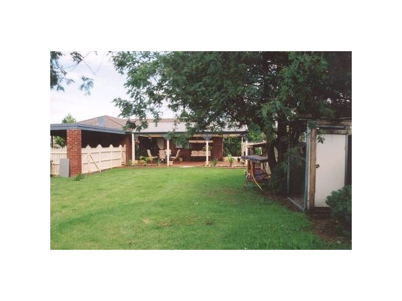 28 Bridle Place, Pakenham VIC 3810