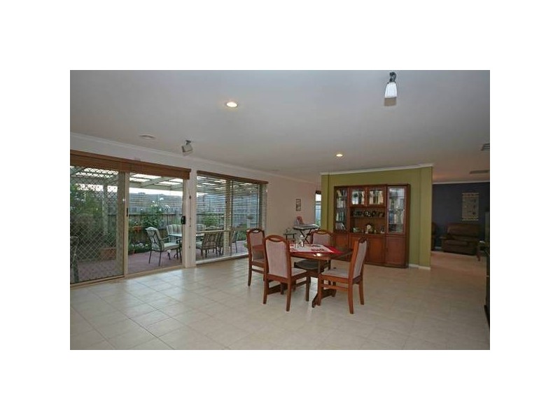 11 Grice Quadrant, Pakenham VIC 3810