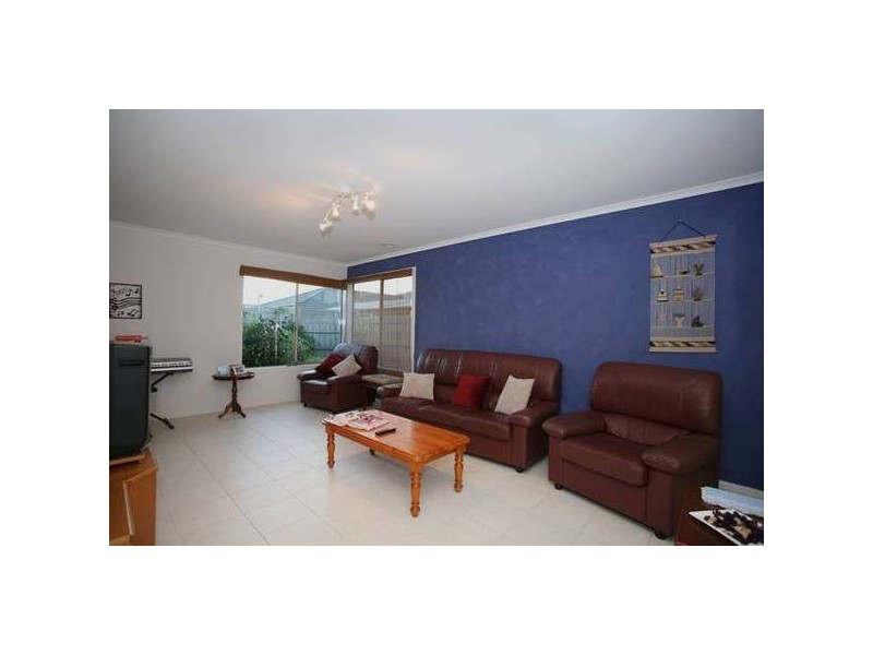11 Grice Quadrant, Pakenham VIC 3810