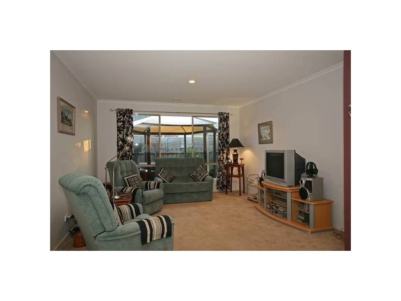 11 Grice Quadrant, Pakenham VIC 3810