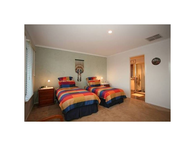 11 Grice Quadrant, Pakenham VIC 3810