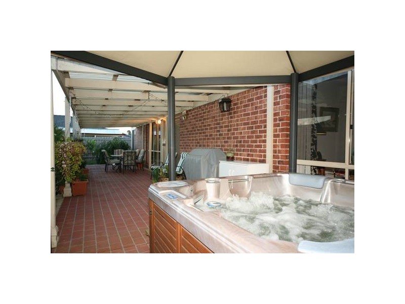 11 Grice Quadrant, Pakenham VIC 3810