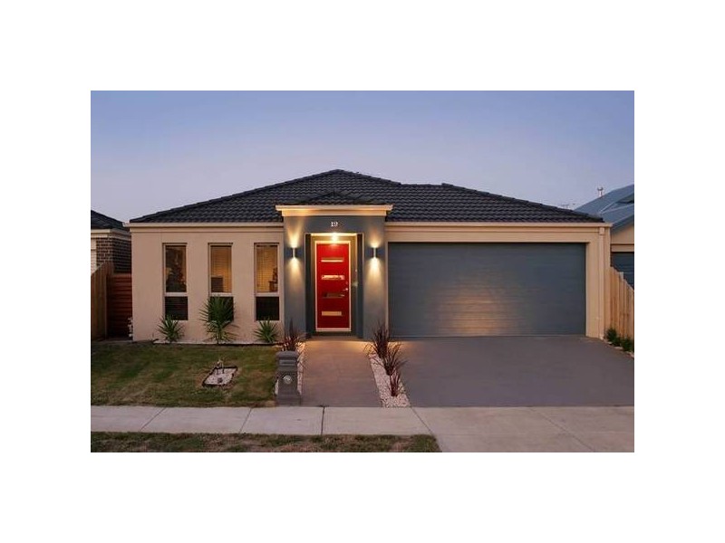 19 Grand Central Boulevard, Pakenham VIC 3810