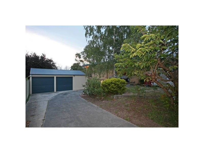 18 Ahern Road, Pakenham VIC 3810