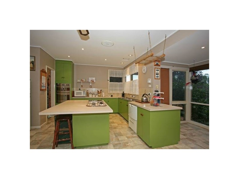 18 Ahern Road, Pakenham VIC 3810