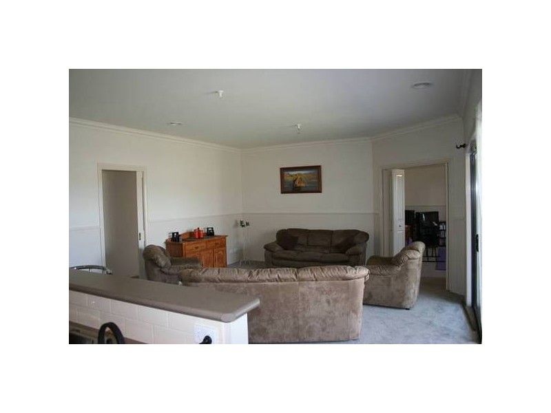 24 Henry Lawson Drive, Pakenham VIC 3810