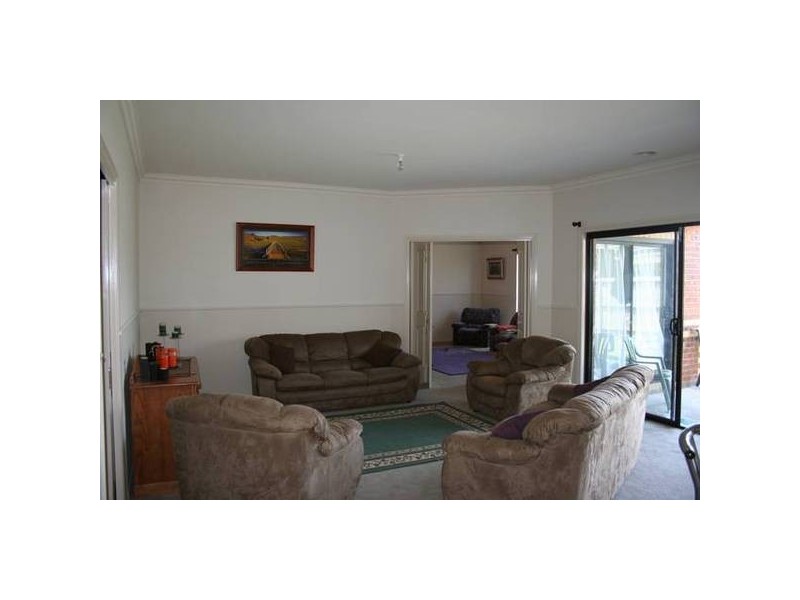 24 Henry Lawson Drive, Pakenham VIC 3810