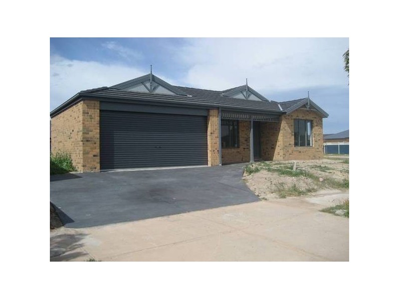 41 The Parkway, Pakenham VIC 3810