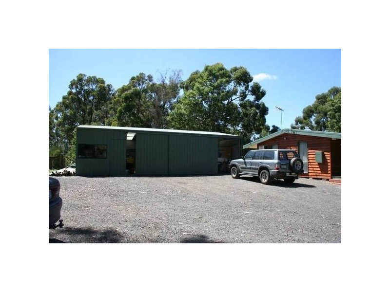 6 Mirrabooka Road, Maryknoll VIC 3812