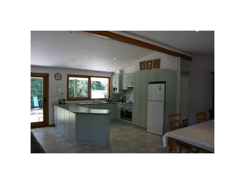 6 Mirrabooka Road, Maryknoll VIC 3812