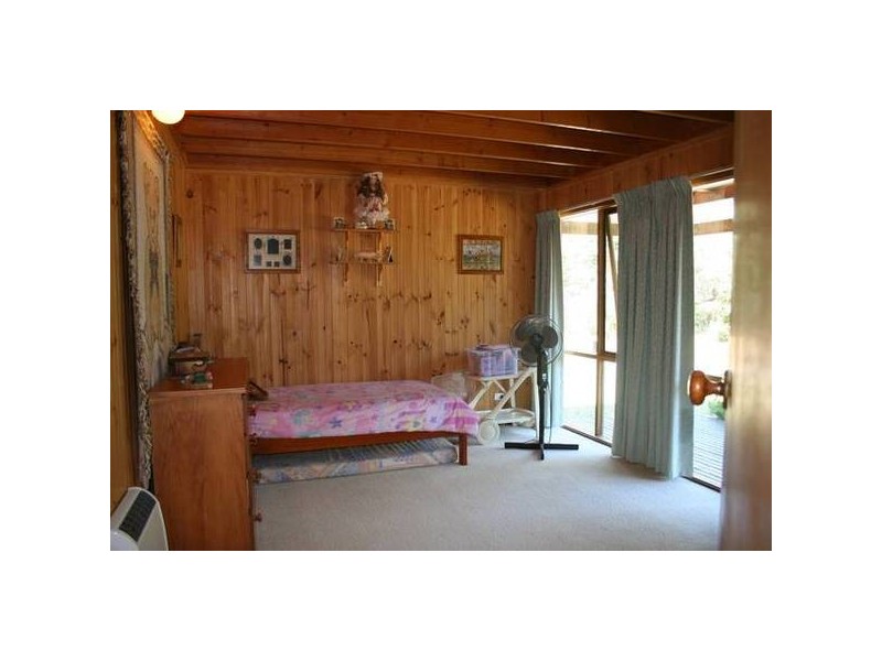 6 Mirrabooka Road, Maryknoll VIC 3812