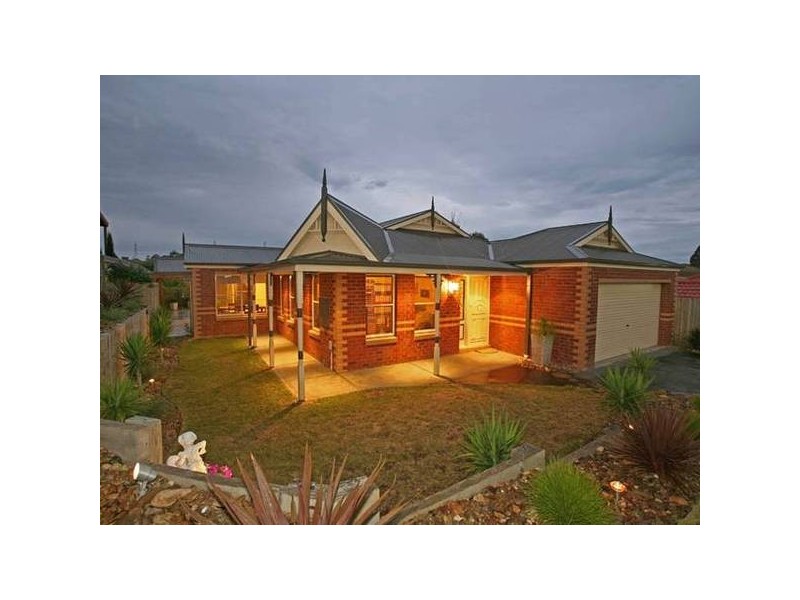 38 Ben Drive, Pakenham VIC 3810