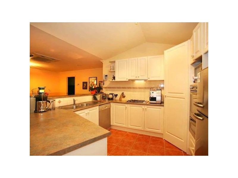 38 Ben Drive, Pakenham VIC 3810