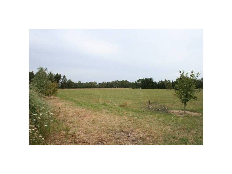 1 McDonalds Drain Road East, Pakenham South VIC 3810