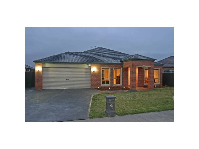 4 Veitch Court, Pakenham VIC 3810