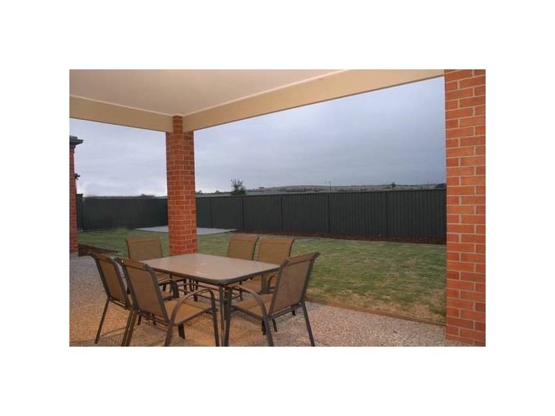 4 Veitch Court, Pakenham VIC 3810