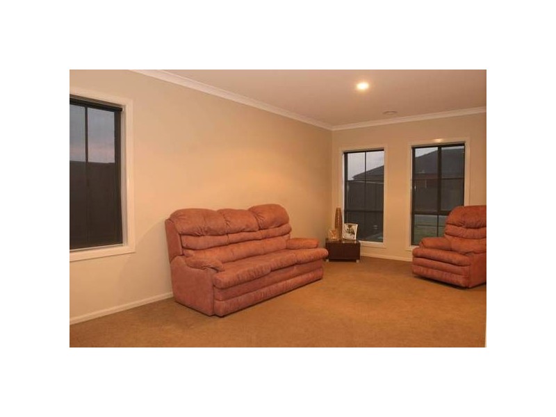 4 Veitch Court, Pakenham VIC 3810