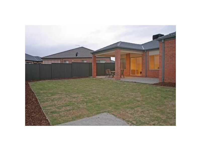 4 Veitch Court, Pakenham VIC 3810