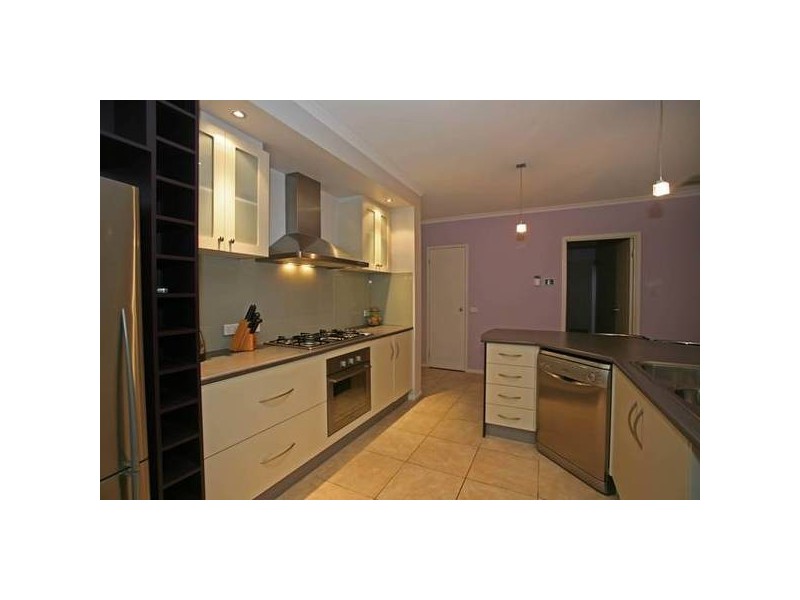 8 Latrobe Avenue, Pakenham VIC 3810
