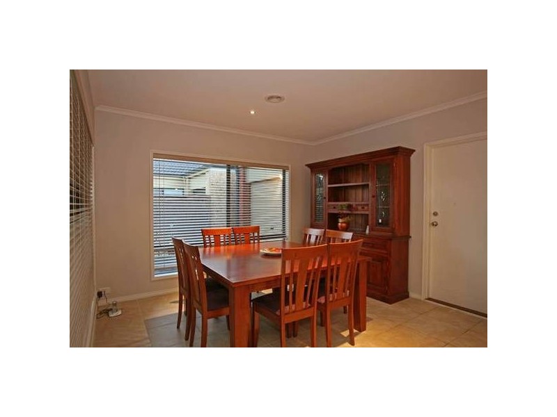 8 Latrobe Avenue, Pakenham VIC 3810