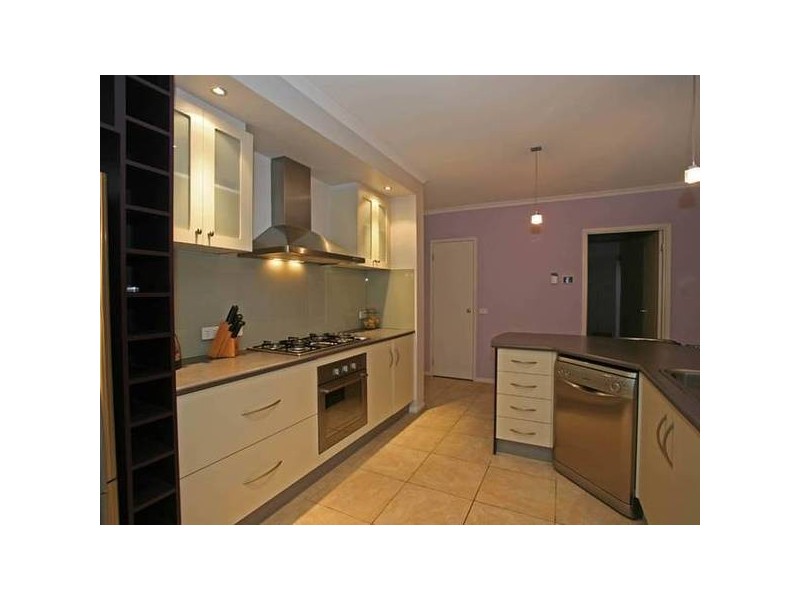 8 Latrobe Avenue, Pakenham VIC 3810