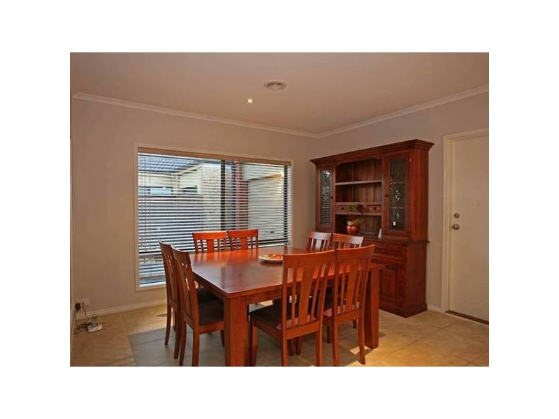 8 Latrobe Avenue, Pakenham VIC 3810